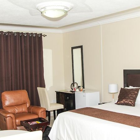 Streets Of Gold Guest House Gaborone Kültér fotó